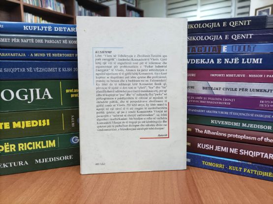 VLORA NË UDHËKRYQIN E ZHVILLIMIT TURISTIK APO INDUSTRIAL - Turizem apo Industri Nafte - Libër nga Prof. Ing. Sazan Guri dhe Dr. Romeo Hanxhari