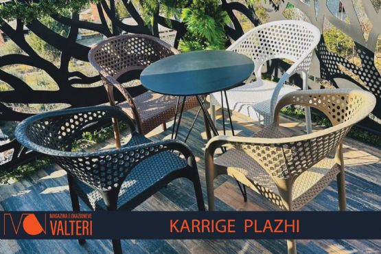 Shiten komplete karrigesh plastike, Karrige plastike te perdorura, Karrige plastike me shumice, Karrige plastike per lokale, Karrige plastike per ambient te jashtem, Karrige plastike transparente, Karrige tavolina plastike