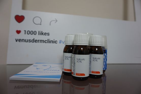 Piling kimik per trajtimin e aknes dhe cikatriceve me acid salicilik nga Dr Brunilda Bardhi, Klinike ne tirane per piling kimik, Klinike ne tirane per trajtimin e aknes nga Klinika Dermatologjike Venus