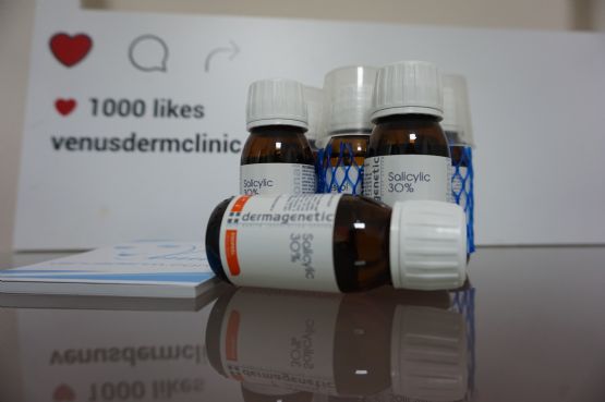 Piling kimik per trajtimin e aknes dhe cikatriceve me acid salicilik nga...